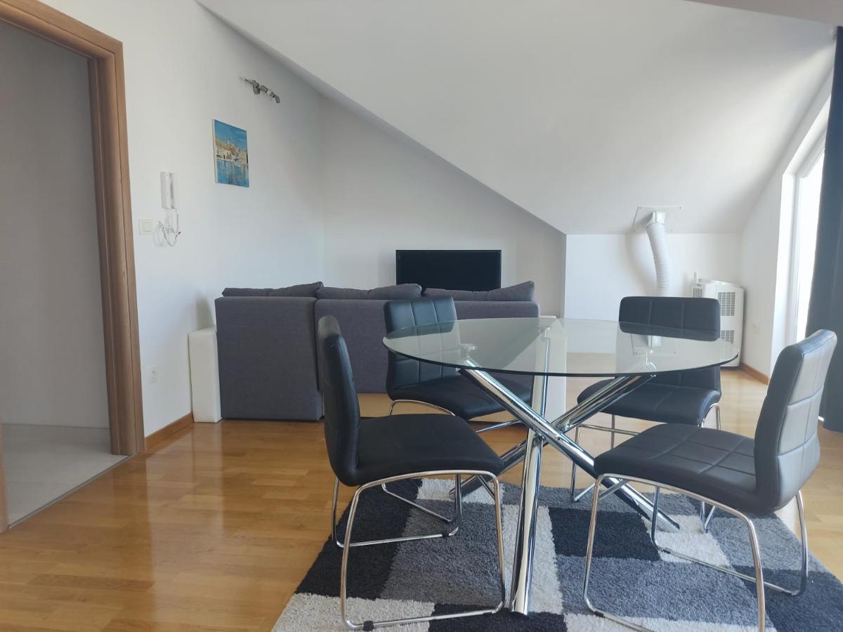 Sunny Attic Apartment With Balcony & Modern City Apartment With Outdoor Area, No Balcony Trogir Exterior photo