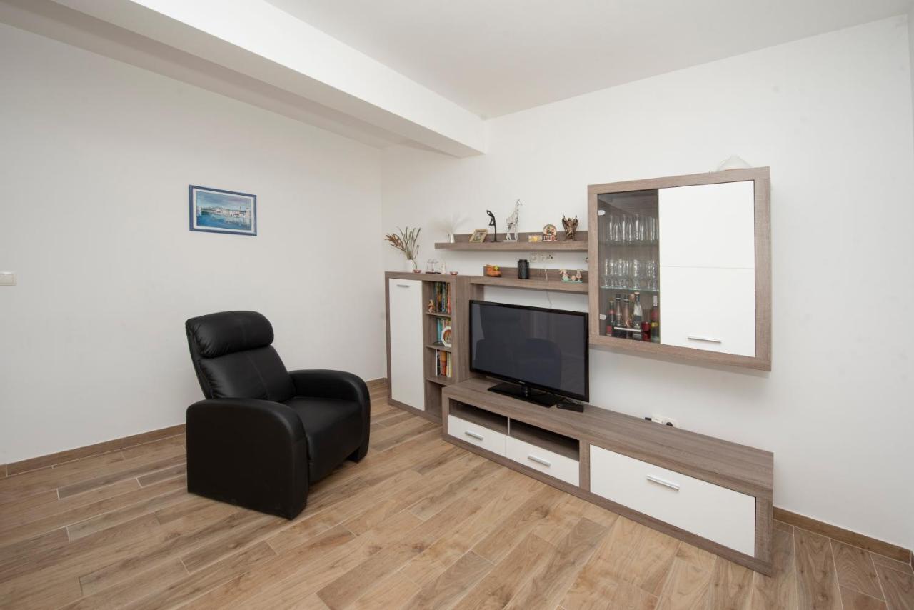 Sunny Attic Apartment With Balcony & Modern City Apartment With Outdoor Area, No Balcony Trogir Exterior photo