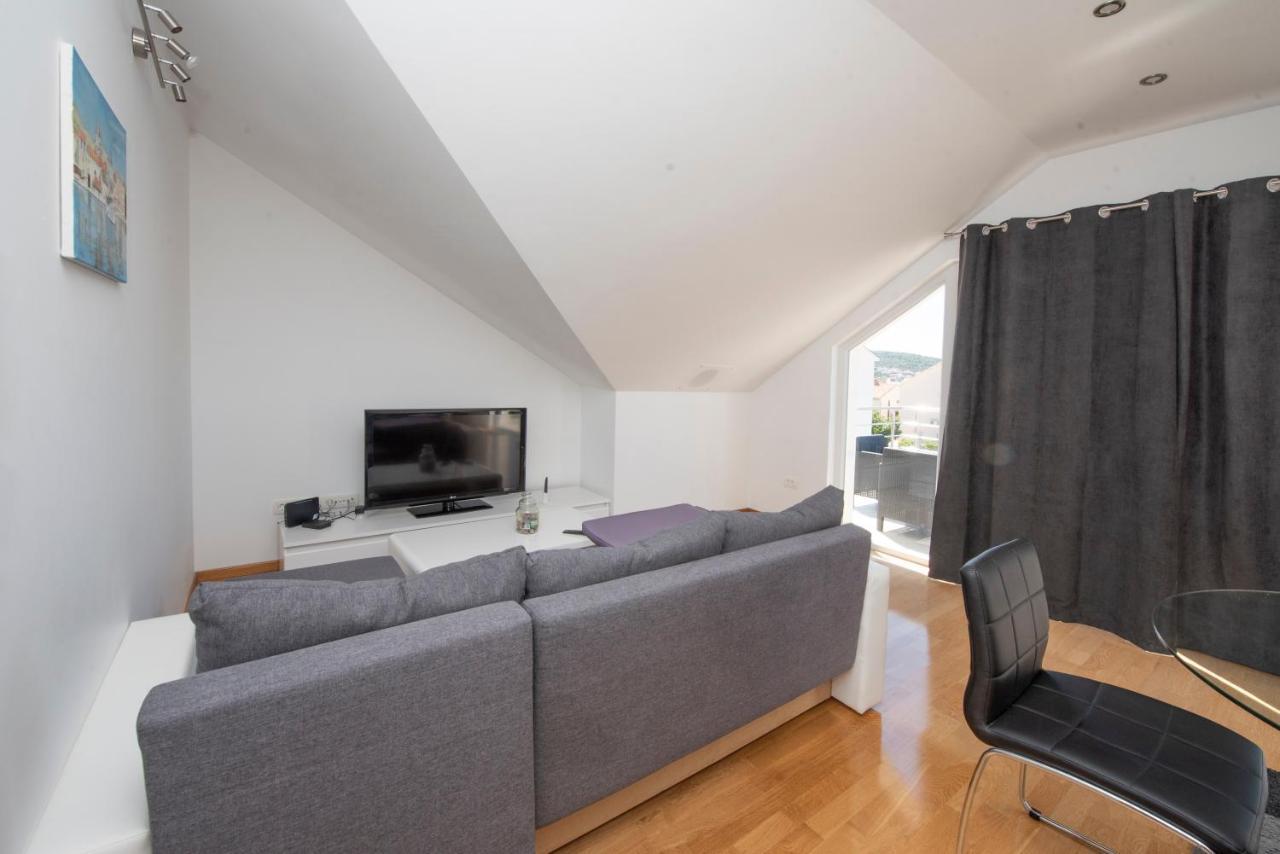 Sunny Attic Apartment With Balcony & Modern City Apartment With Outdoor Area, No Balcony Trogir Exterior photo