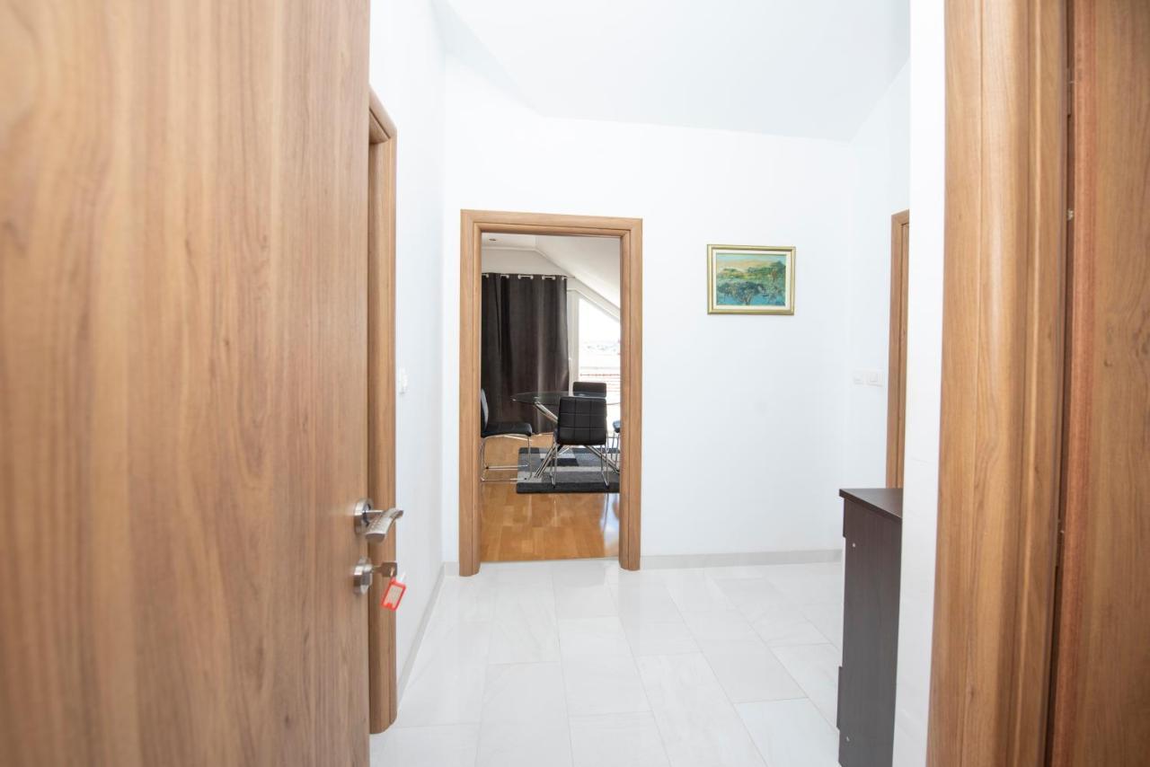 Sunny Attic Apartment With Balcony & Modern City Apartment With Outdoor Area, No Balcony Trogir Exterior photo